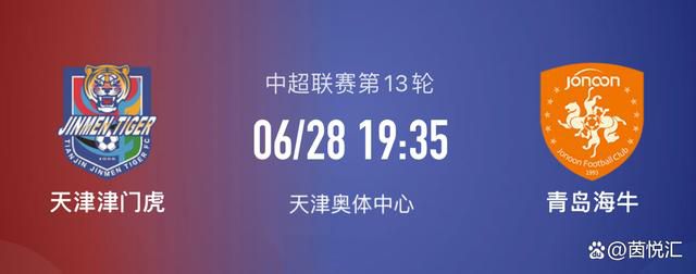 迪士尼真人版《花木兰》于北京时间今天上午举行世界首映礼，主演刘亦菲身穿闪金凤凰花纹长裙现身，看起来状态绝佳格外明亮美艳，现场还亲切与粉丝合影，亲和度爆棚